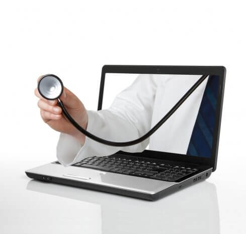laptop wo der Arm eines Arztes rausschaut